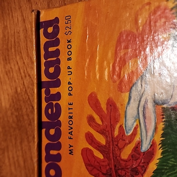 Alice In Wonderland Pop-Up Book - Picture 2 of 9